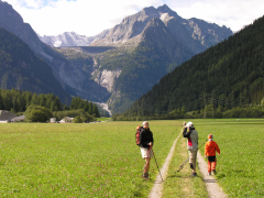escursione ai piedi delle montagne