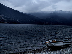 lago di como in inverno