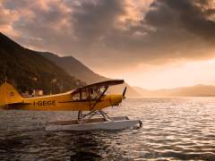 idrovolante al tramonto